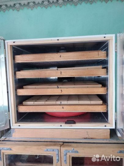 Инкубатор для яиц автоматический