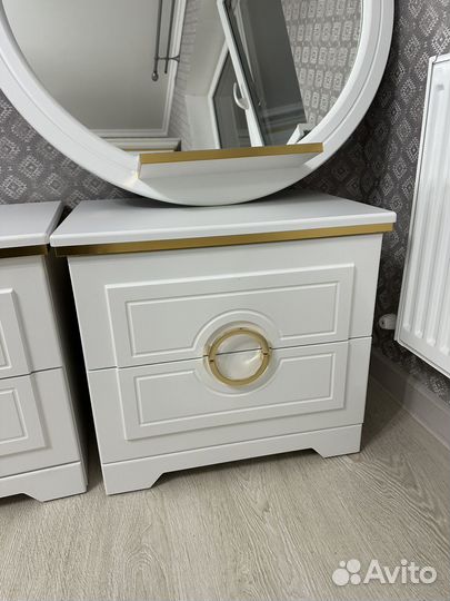 Тумбочка прикроватная с зеркалом