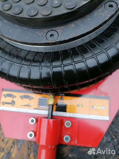 Домкрат подкатной пневматический