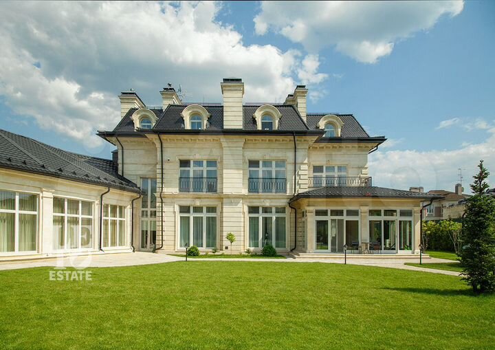 Дом 1200 м² на участке 20 сот.