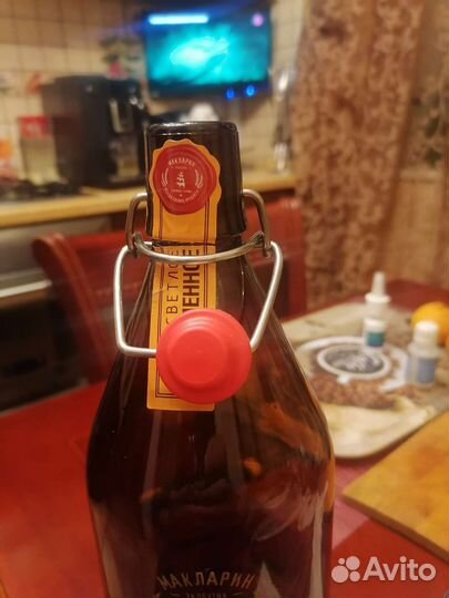 Бутылка с бугельной пробкой