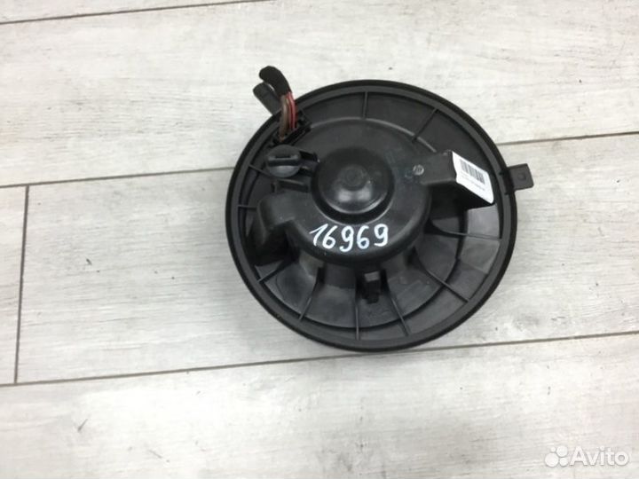 Мотор печки Volkswagen Golf хэтчбек BLS 2006