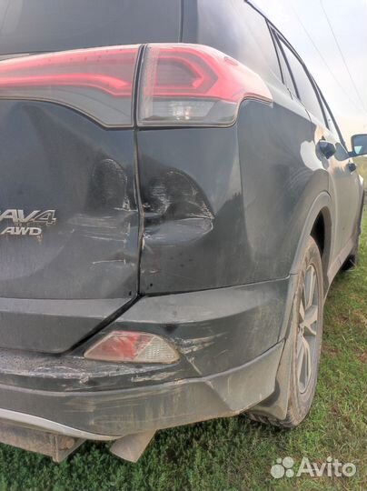 Toyota RAV4 2.2 AT, 2019, битый, 135 000 км