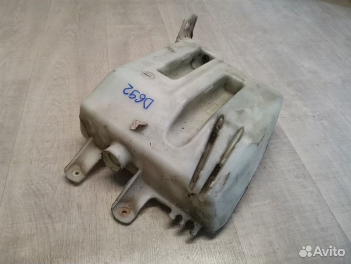 Бачок омывателя Nissan Note E11 1.6 HR16DE 2006