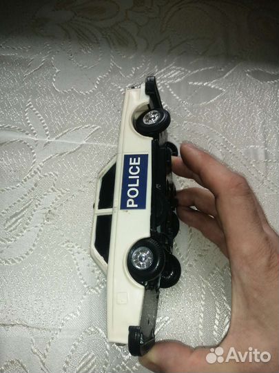 Модель автомобиля заводная