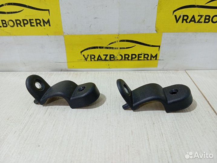 Кронштейн (сопут. товар) задний правый Renault