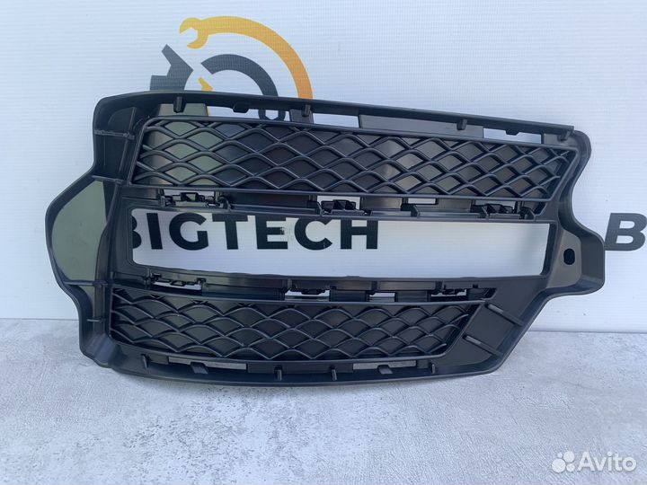 Решетка переднего бампера Mercedes A2048853022