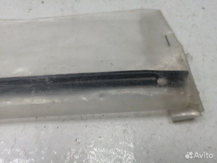 Молдинг лобового стекла правый Audi Q5 8R