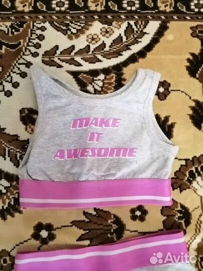 Спортивный костюм: леггинсы и топ