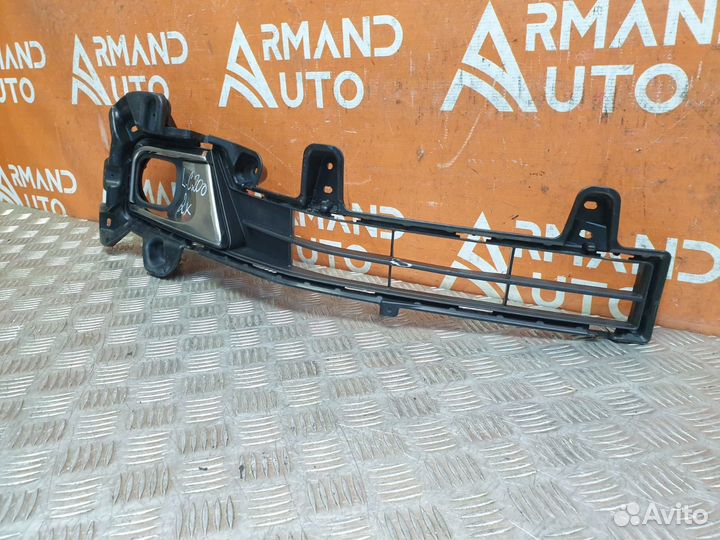 Решетка бампера передняя правая Toyota Land