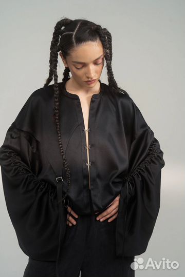 Черный сатиновый бомбер The Vow