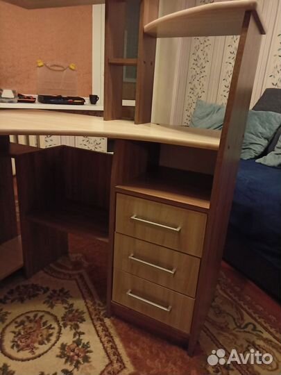 Компьютерный стол угловой