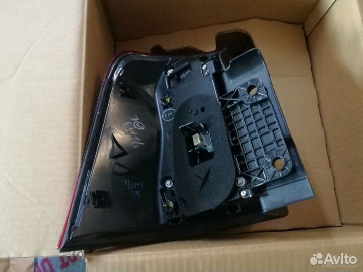 Фонарь правый Toyota Land Cruiser 200