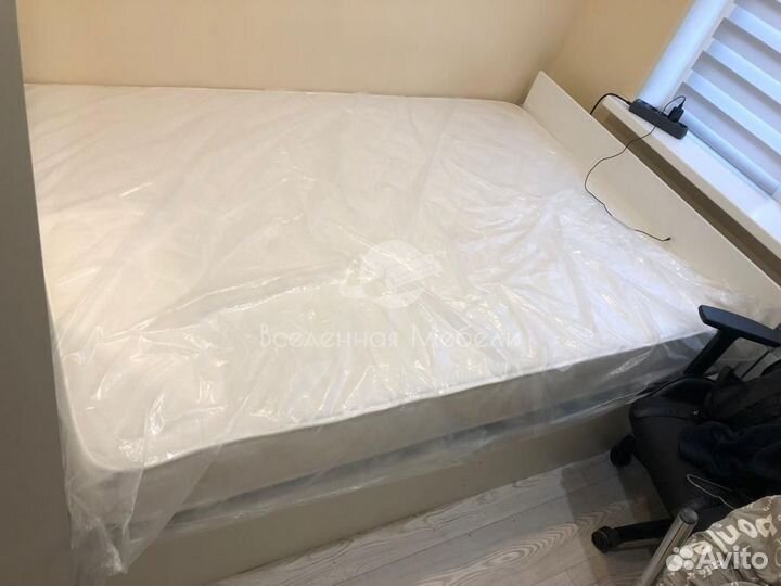 Кровать двуспальная