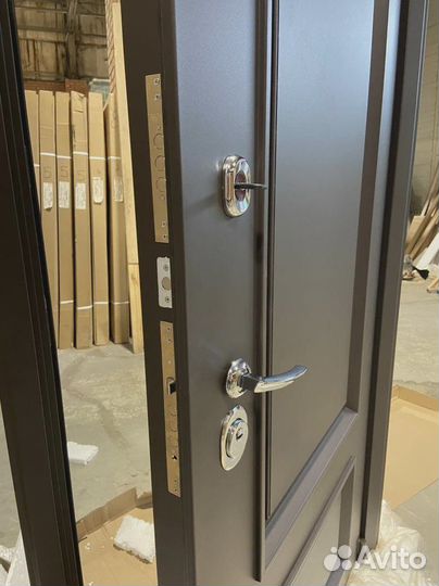 Дверь входная новая