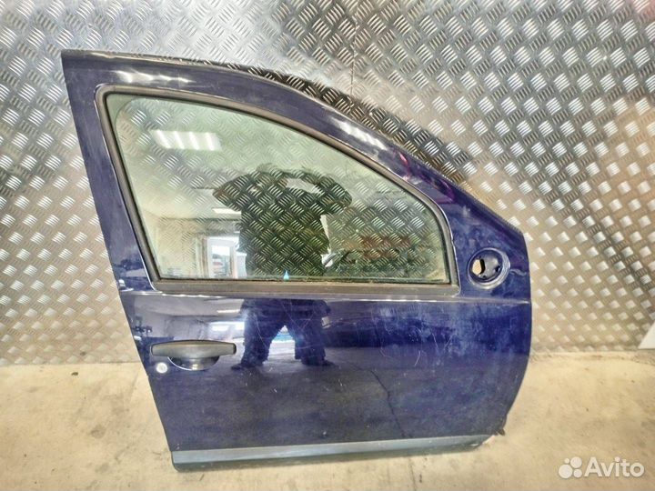 Дверь передняя правая Renault Sandero