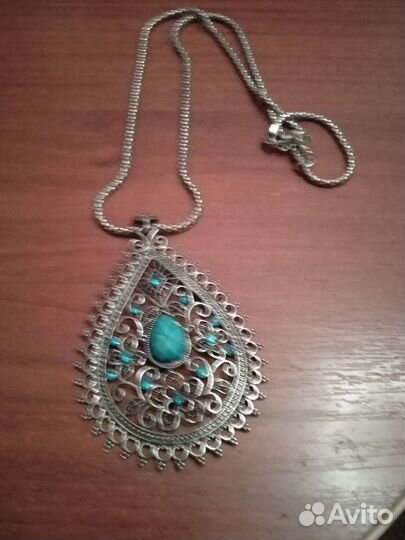 Бижутерия : кулоны, колье, броши