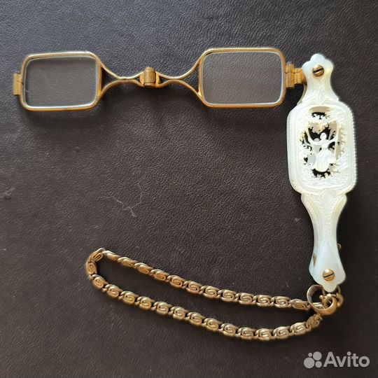 Антикварный лорнет. Резной перламутр