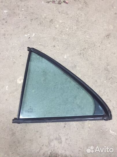 Форточка с уплотнителем Mercedes W210 левая