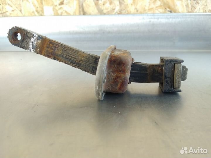 Ограничитель двери задний Mitsubishi Galant 1993 1997