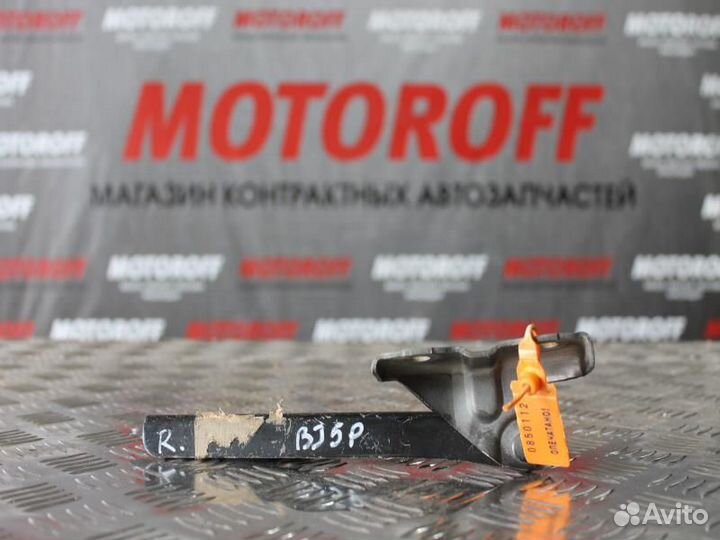Шарнир капота Фамилия BJ5P правый