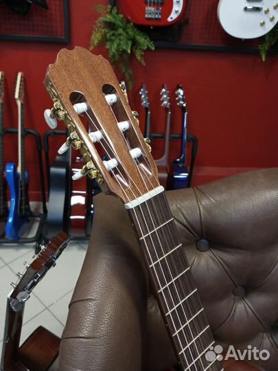 Классическая гитара Kremona