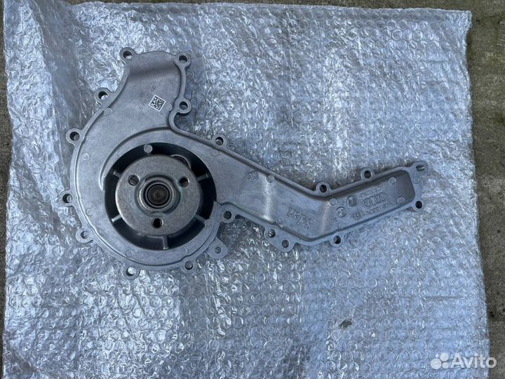 Водяной насос 3,0 TDI VAG