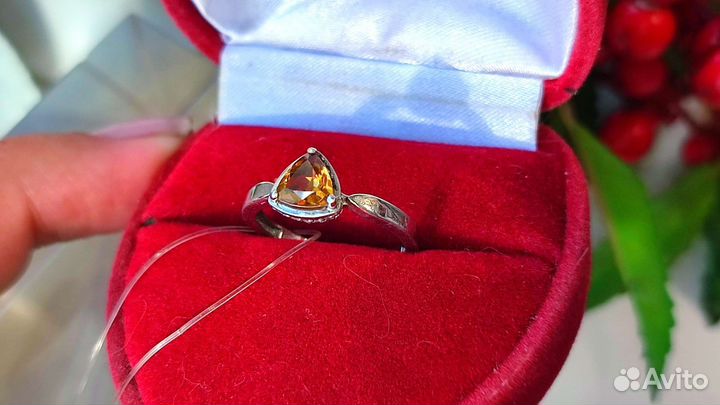 Кольцо с султанитом 6 мм 0,89ct., 17 р-р, 925
