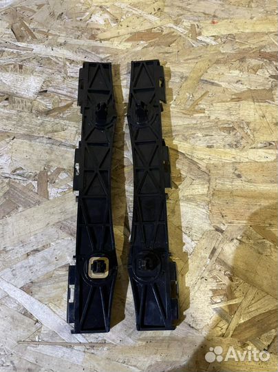 Кронштейн бампера задний Lexus IS250