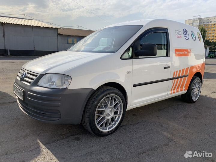 Лобовое стекло на Volkswagen Caddy (3G)