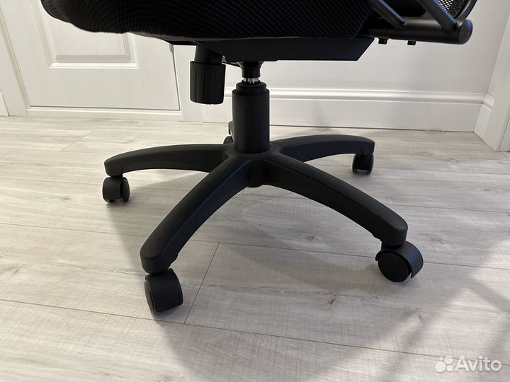 Компьютерное кресло метта