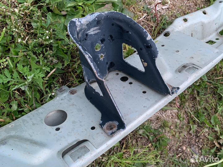 Усилитель переднего бампера audi a100