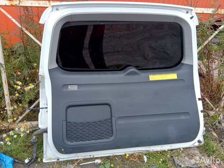 Задняя дверь на рав4