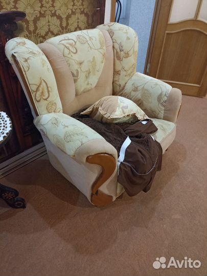 1 Угловой диван почти новый, 2 диван и кресла