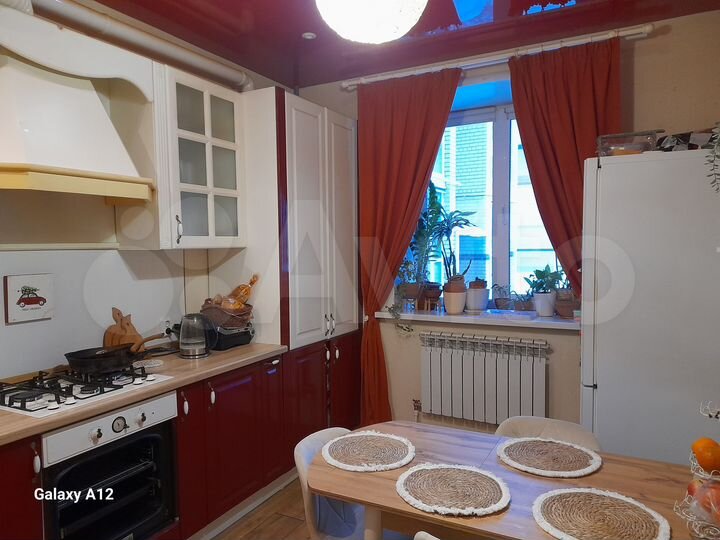 3-к. квартира, 60 м², 1/3 эт.