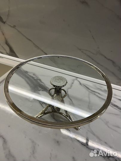 Тортница на ножке