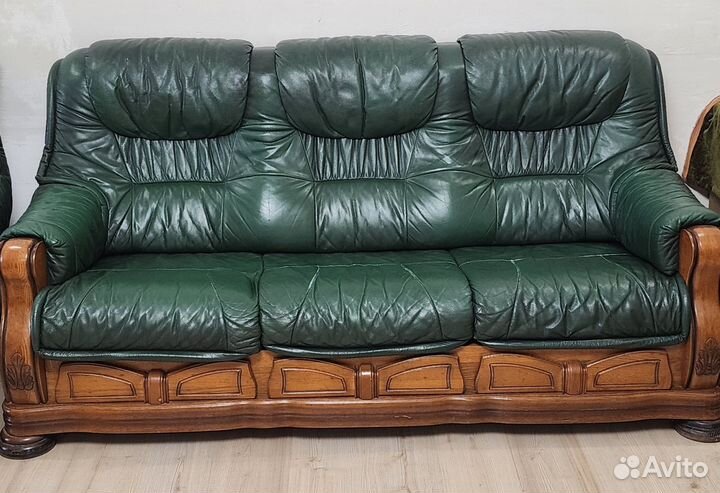 Кожаный диван и 2 кресла