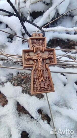 Крестик нательный деревянный