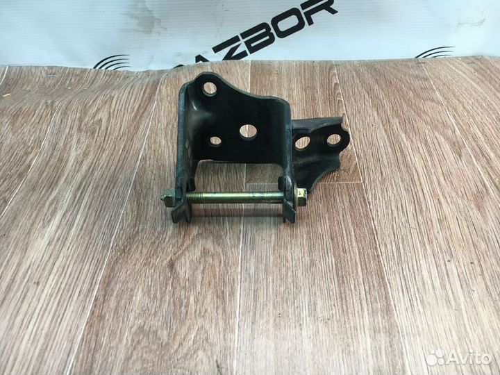 Кронштейн опоры двигателя Toyota Ipsum M20 рестайлинг (2003—2009)