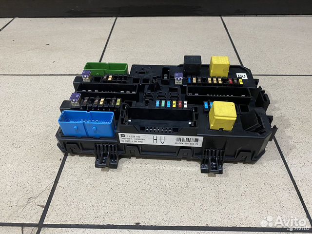 Блок предохронителей в салоне Opel Astra H