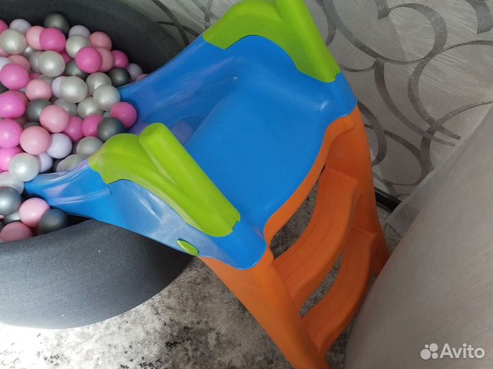 Сухой бассейн с шариками