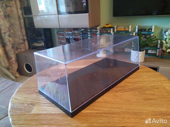 Бокс для модели в масштабе 1;18