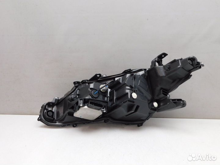 Фара правая Toyota Camry