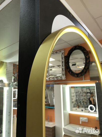 Зеркало в раме капсула Christine