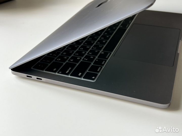 MacBook Pro 13” 2019 Core i5 8/256GB в «идеале»