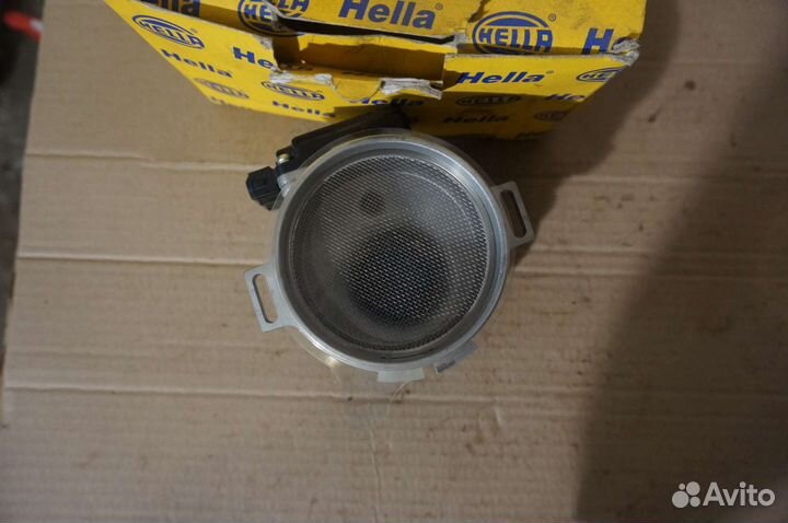 Расходомер воздуха 8ET 009 142-021 Hella