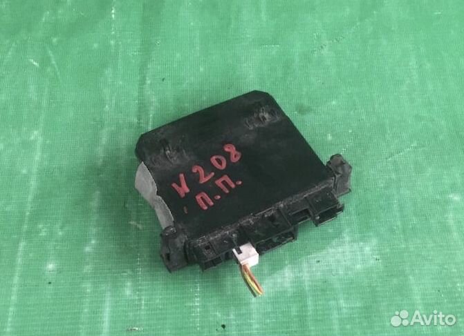 Блок управления перед правой двери Mercedes W208