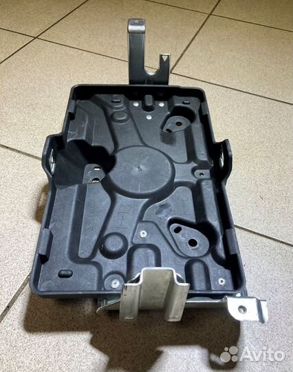 Площадка для акб(MR440935)