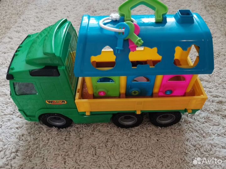 Грузовик автомобиль бортовой + домик для зверей