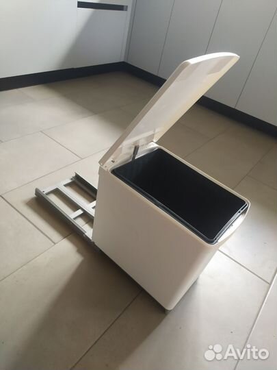 Выдвижное мусорное ведро